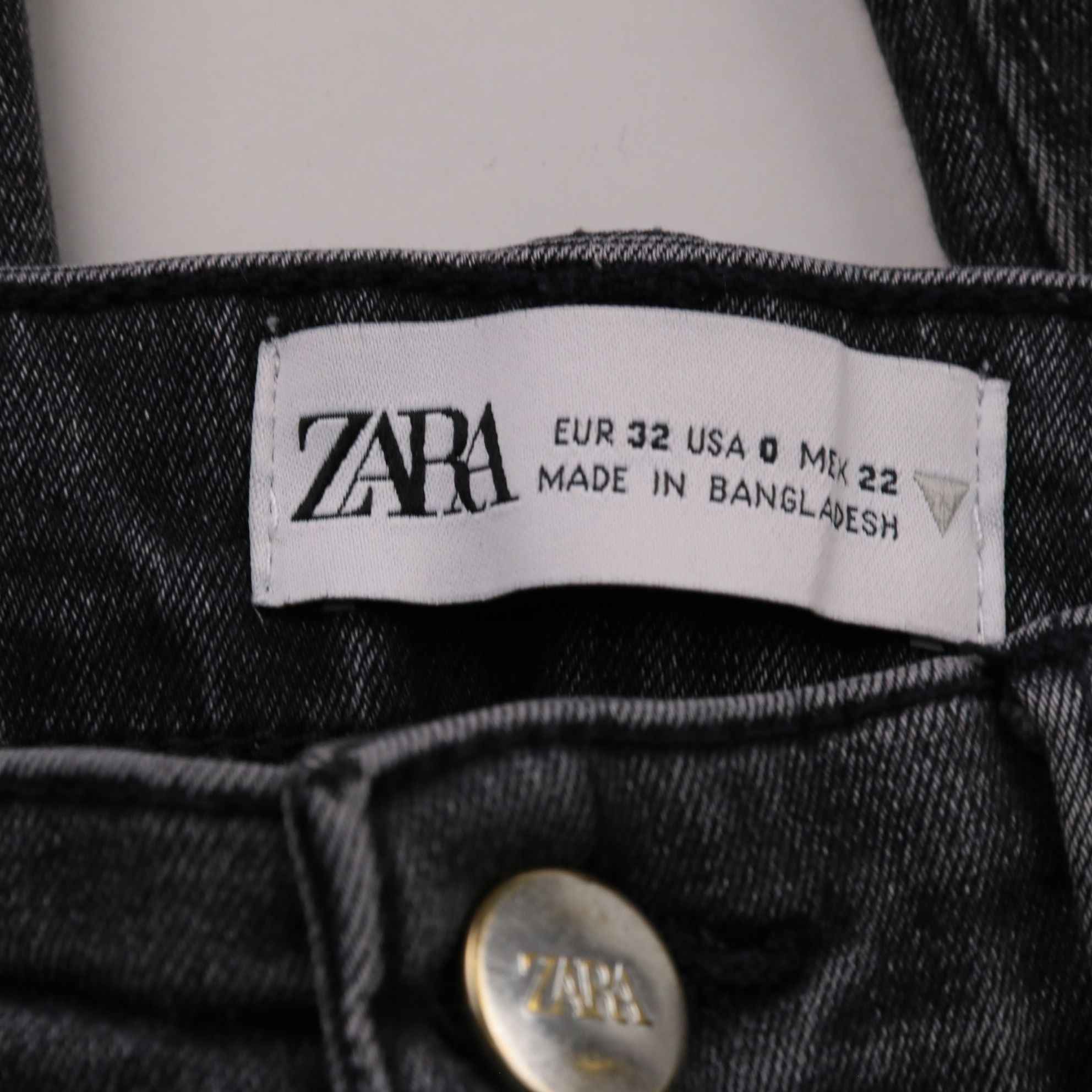 250105306-b